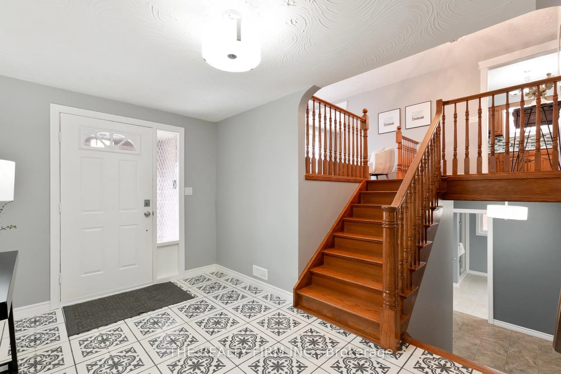 Photo 4 of 10 Westgate Avenue, Strathroy-Caradoc, SW — HOMEH