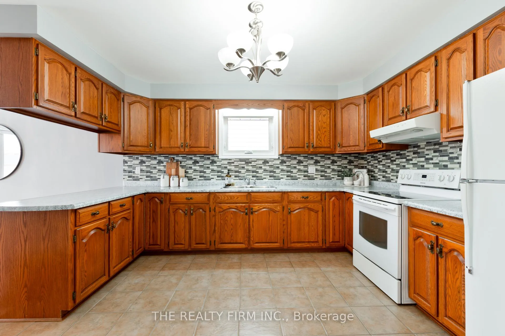 Photo 13 of 10 Westgate Avenue, Strathroy-Caradoc, SW — HOMEH