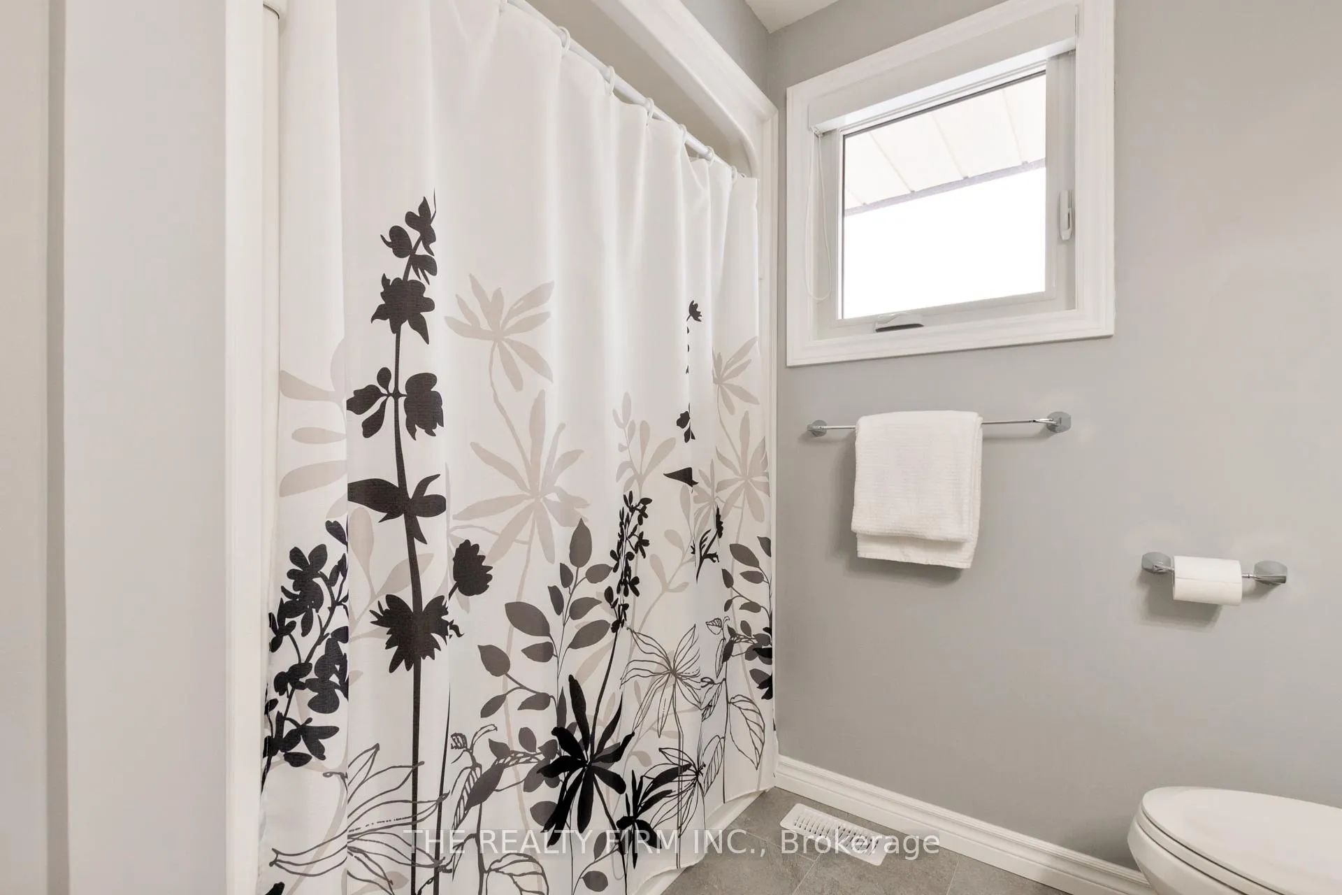Photo 17 of 10 Westgate Avenue, Strathroy-Caradoc, SW — HOMEH