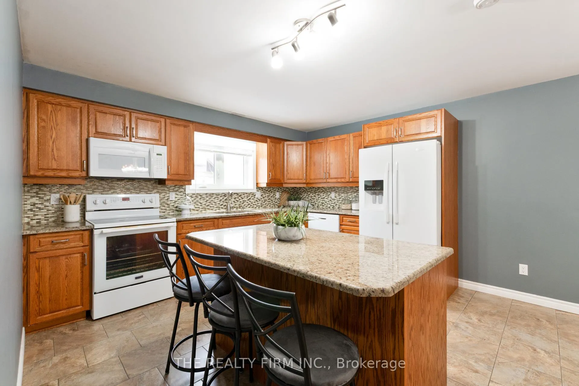 Photo 32 of 10 Westgate Avenue, Strathroy-Caradoc, SW — HOMEH