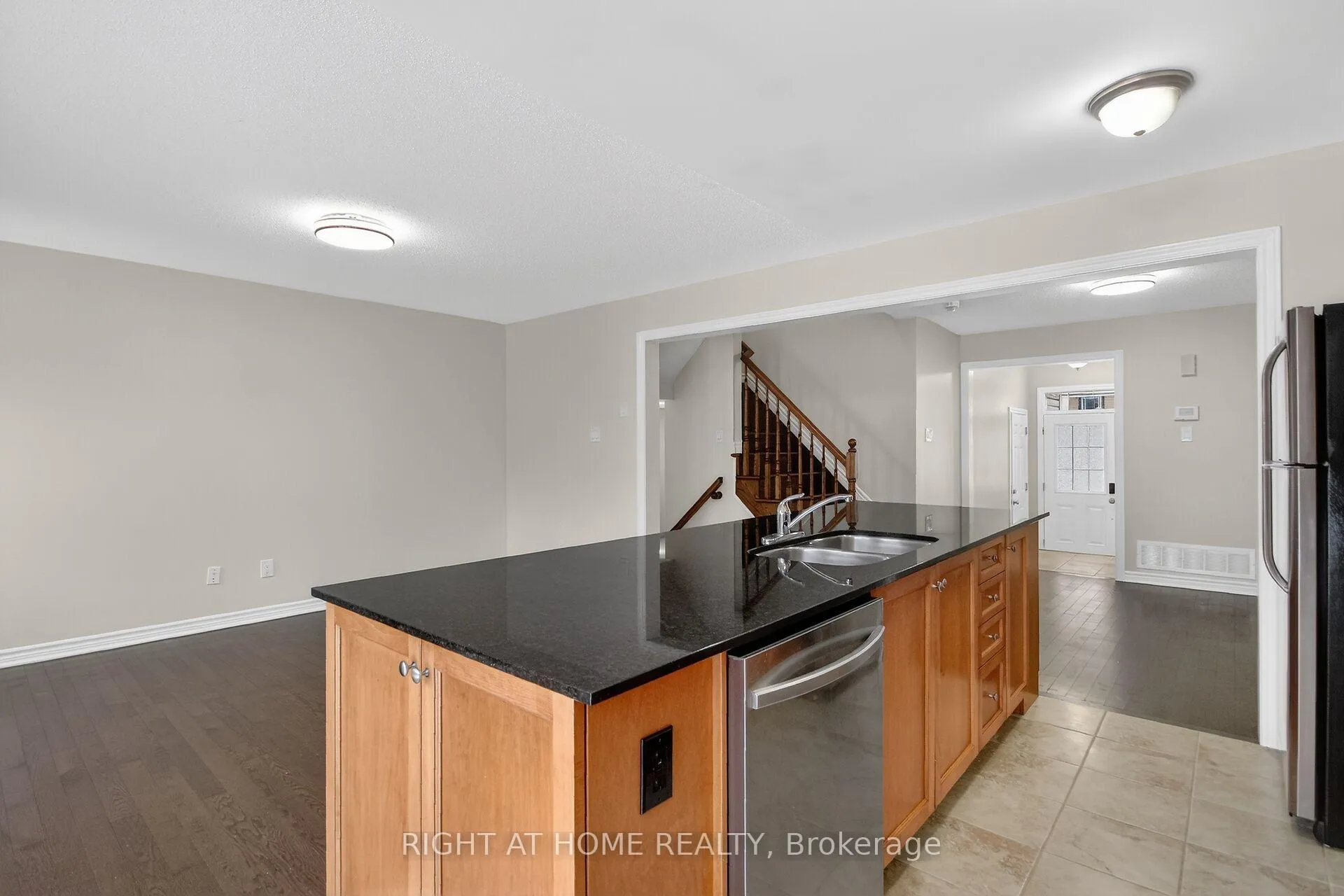 Photo 18 of 766 Mayfly Crescent, Ottawa, Barrhaven - Half Moon Bay — HOMEH