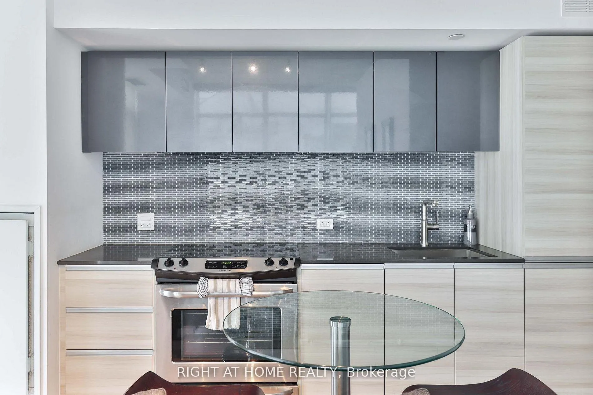 Photo 2 of Unit 906, 1190 Dundas Street E, Toronto, South Riverdale — HOMEH