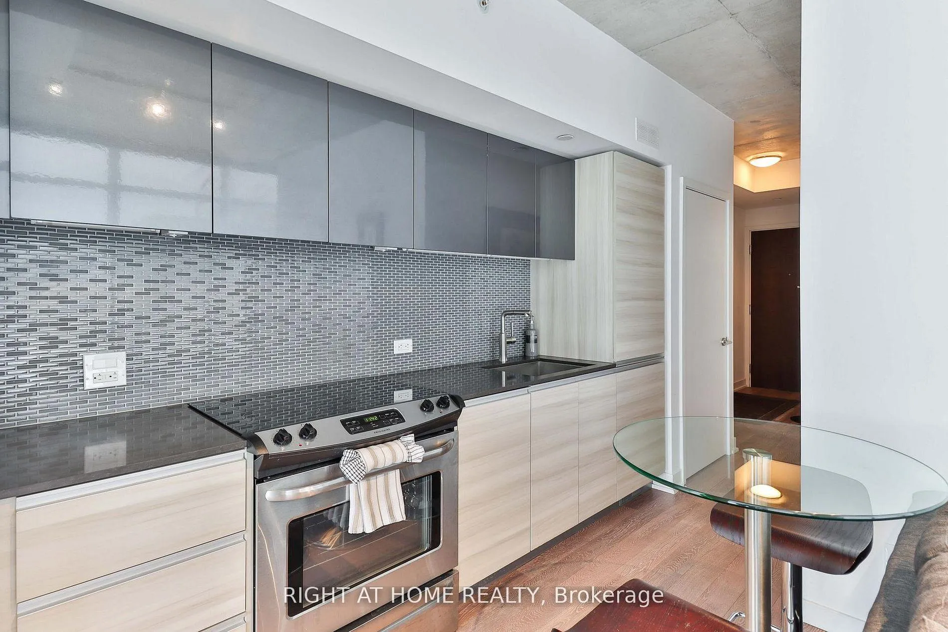 Photo 4 of Unit 906, 1190 Dundas Street E, Toronto, South Riverdale — HOMEH