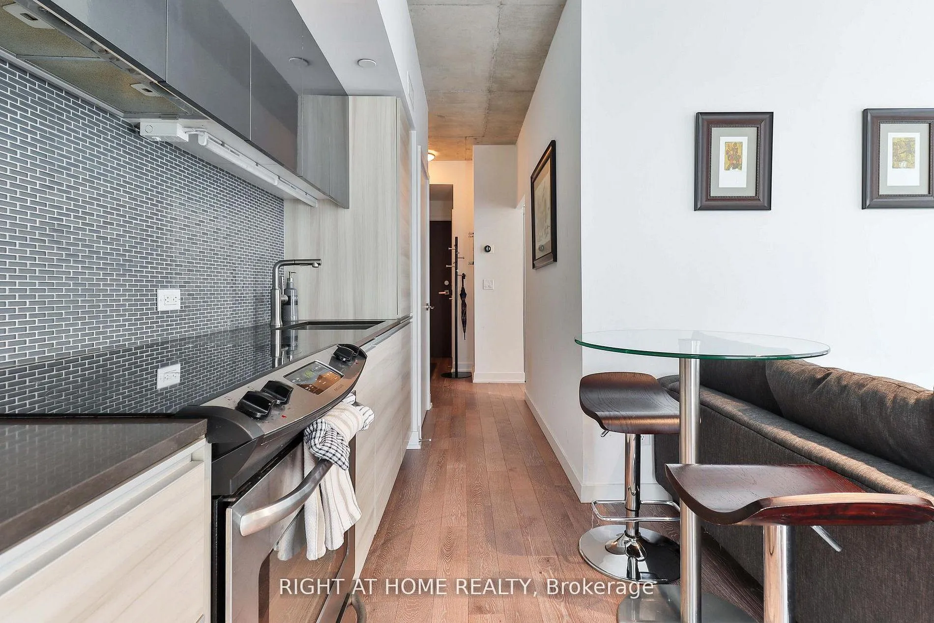 Photo 5 of Unit 906, 1190 Dundas Street E, Toronto, South Riverdale — HOMEH