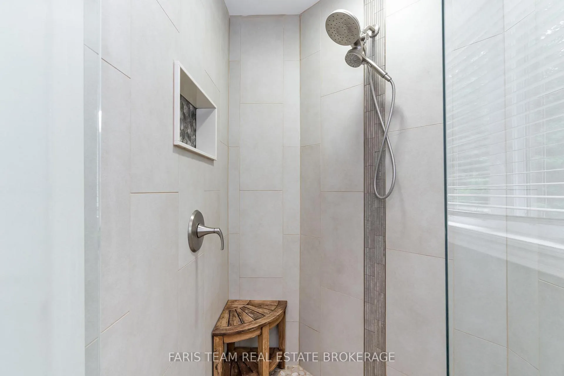 Photo 26 of 6 Alana Drive, Springwater, Centre Vespra — HOMEH