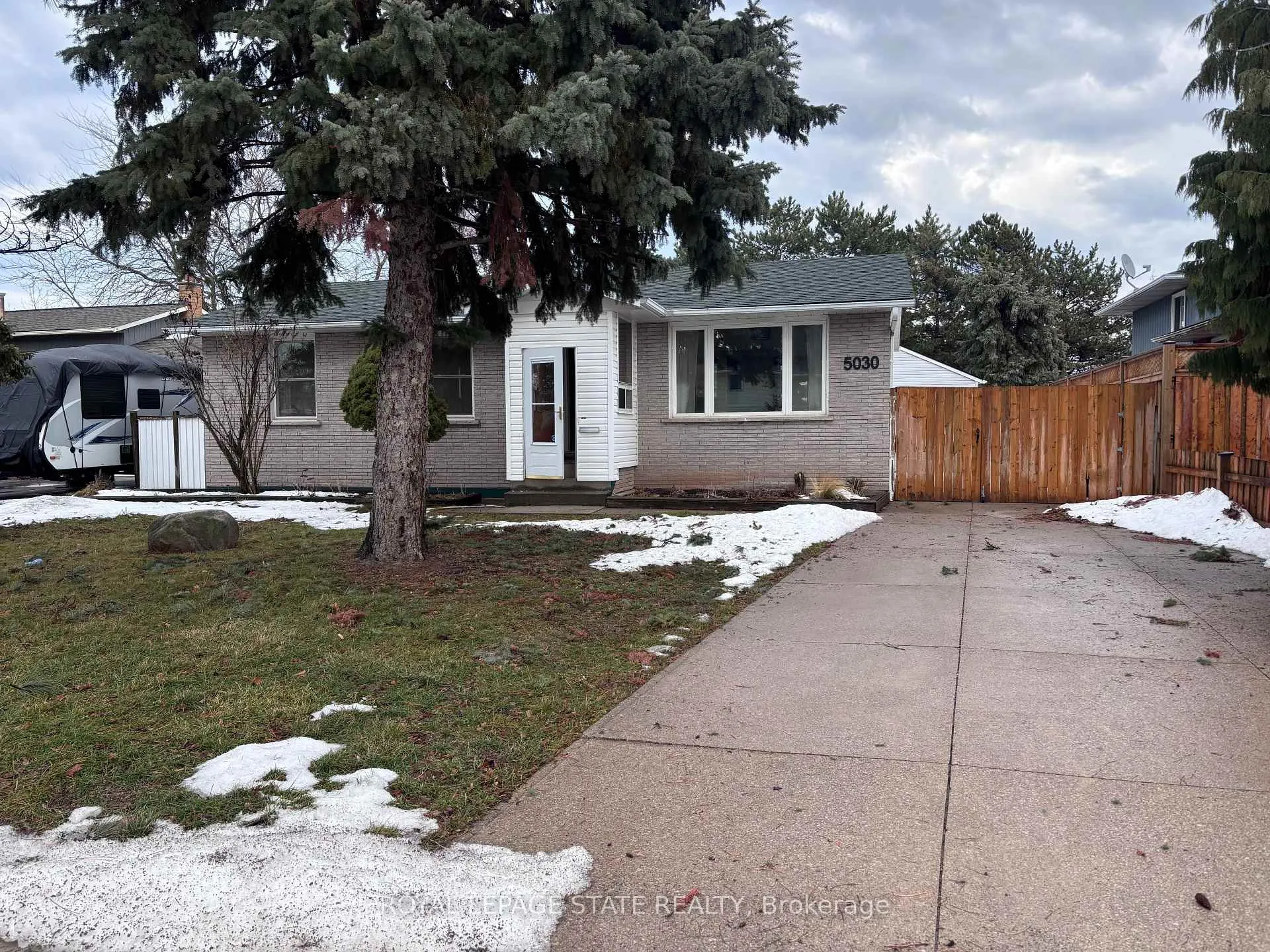 Front of 5030 Hartwood Avenue