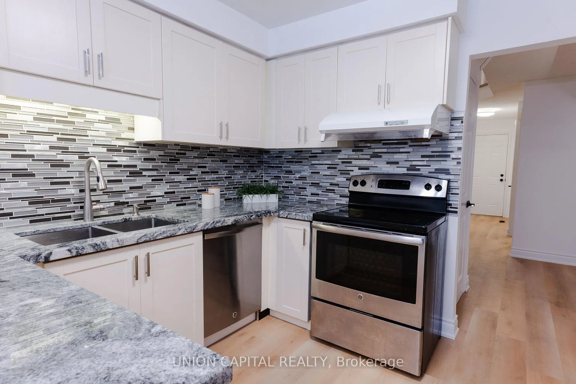 Photo 16 of 29 Thurman Road, Vaughan, Lakeview Estates — HOMEH