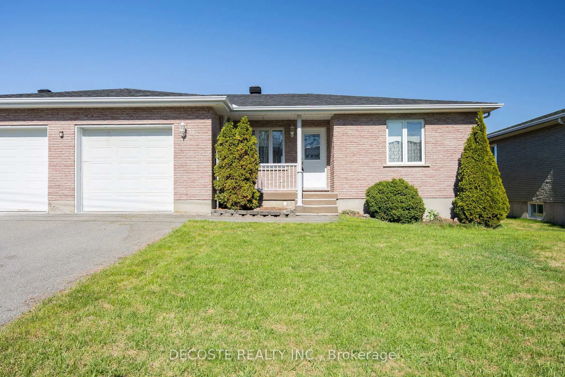 Front of 35 Sandfield Avenue N