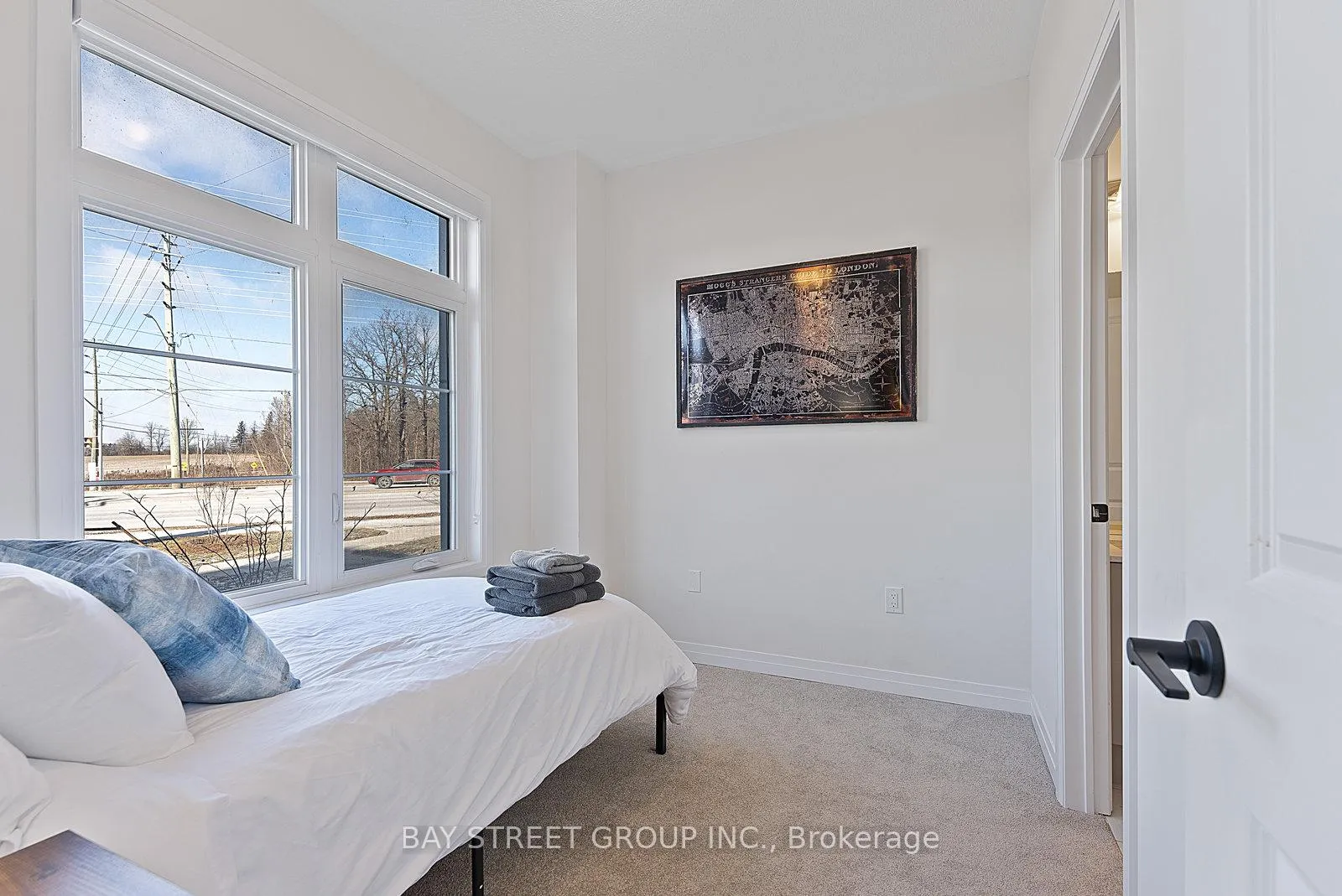 Photo 5 of 134 De La Roche Drive, Vaughan, Vellore Village — HOMEH