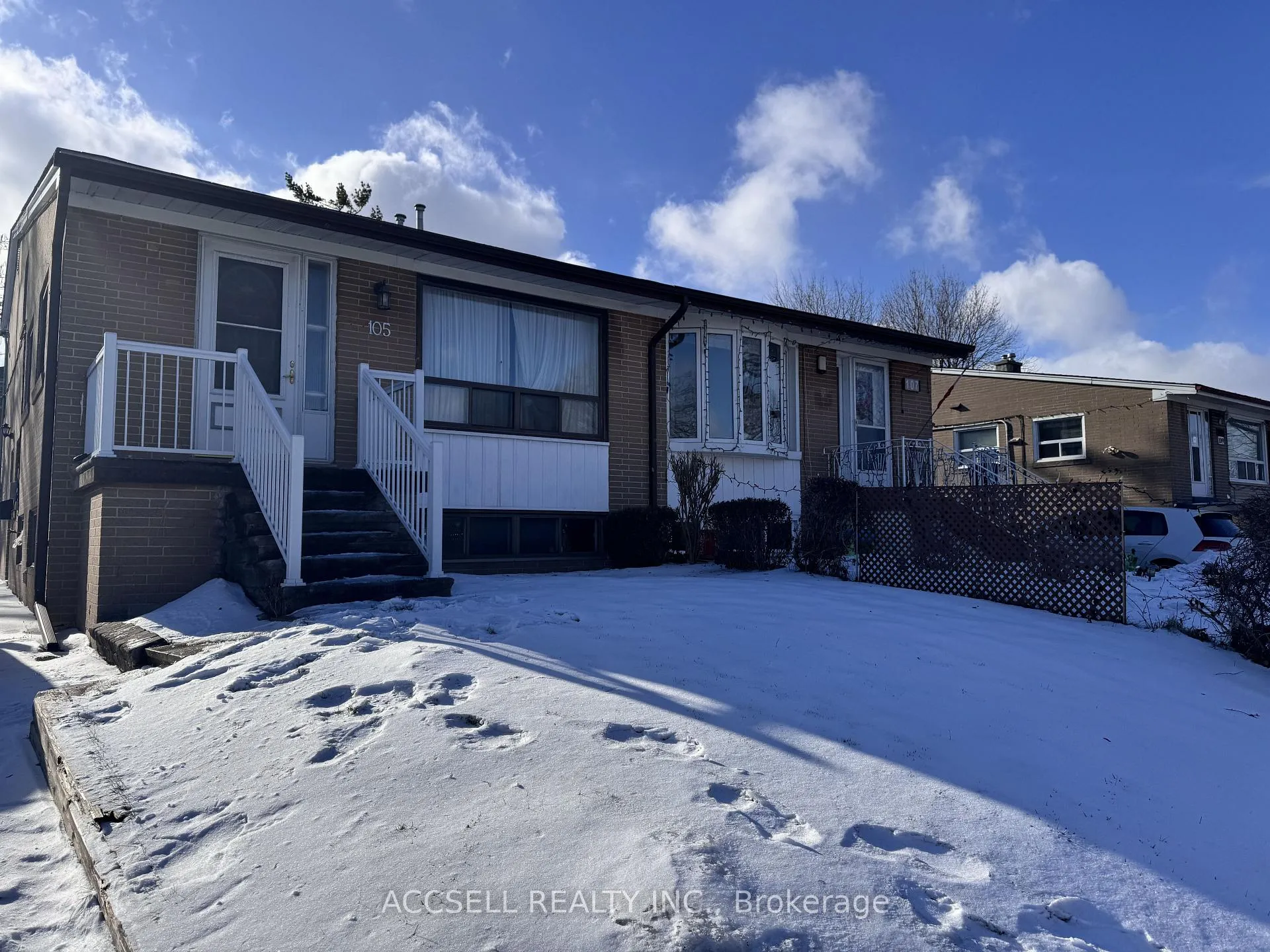 Front of 105 Kingsview Boulevard