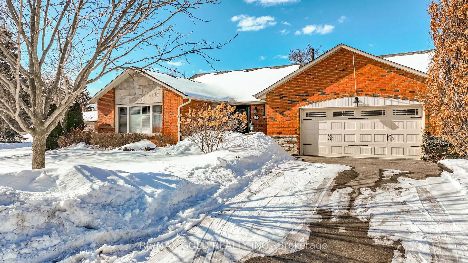 Photo 2 of 7 Oldham Crescent, Brampton, Snelgrove — HOMEH