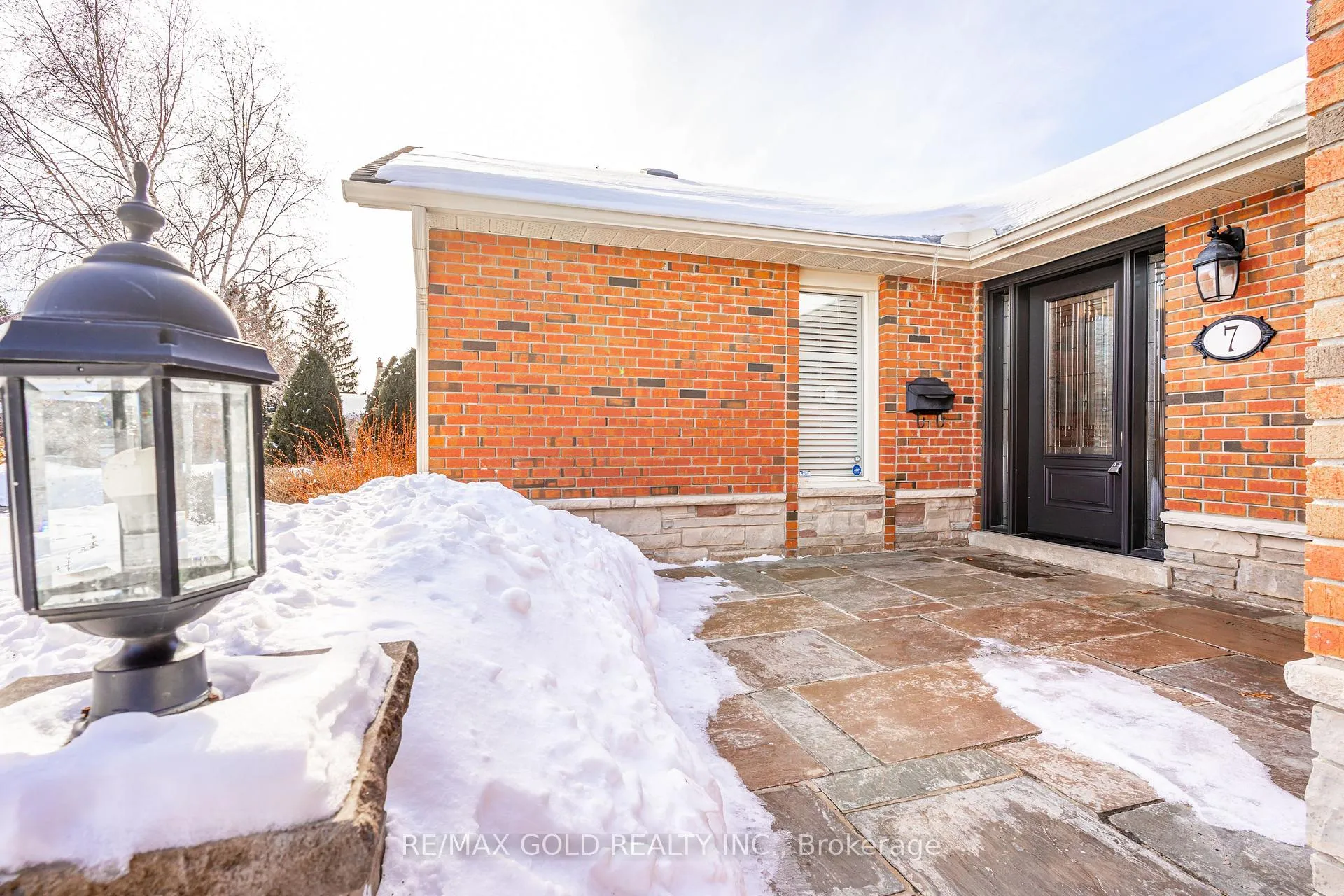 Photo 3 of 7 Oldham Crescent, Brampton, Snelgrove — HOMEH