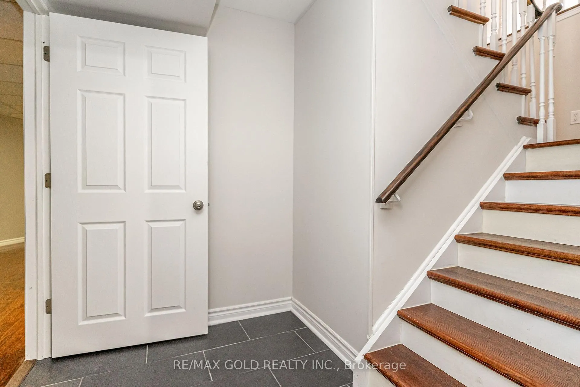 Photo 33 of 7 Oldham Crescent, Brampton, Snelgrove — HOMEH