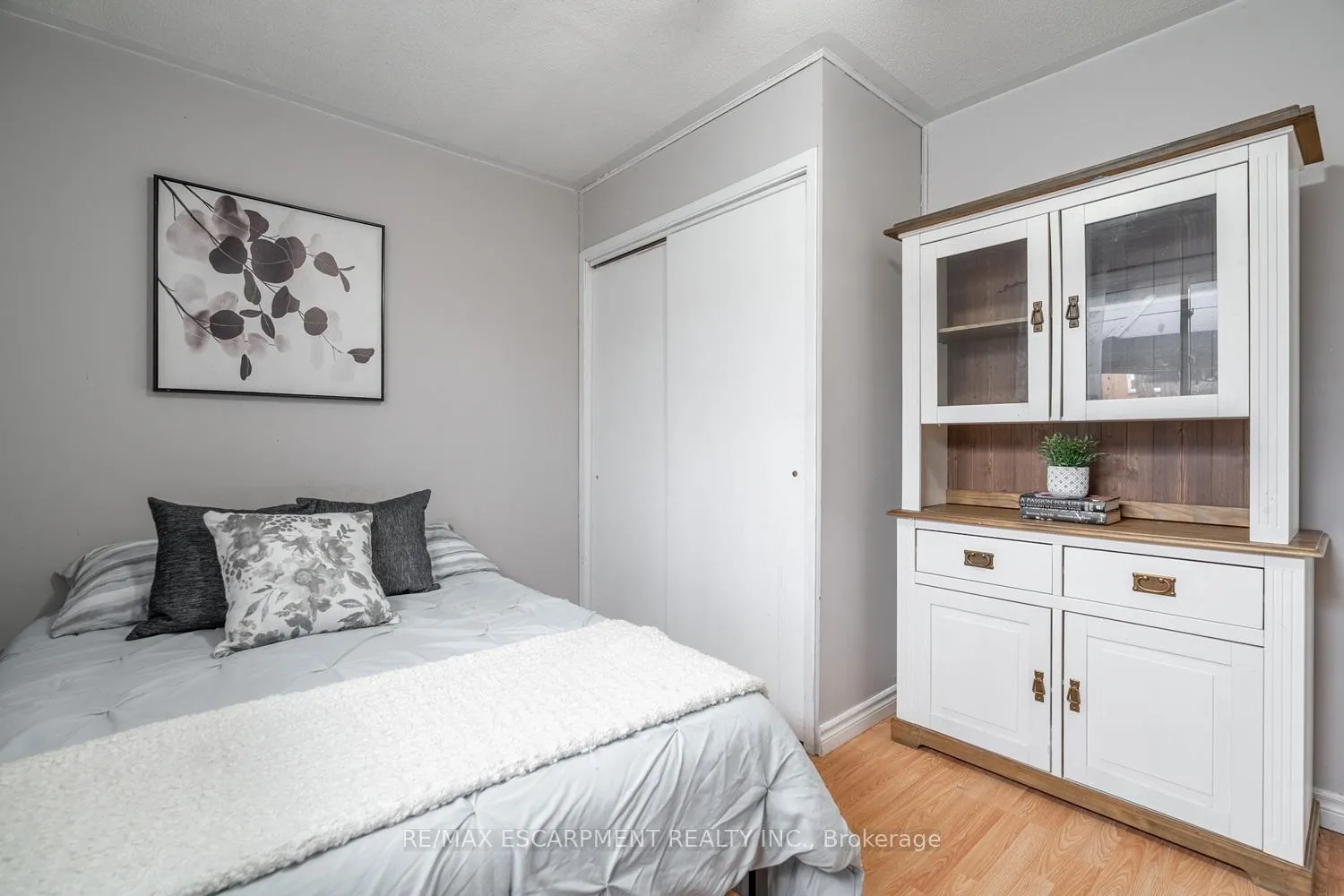Photo 17 of 111 King Street E, Haldimand — HOMEH