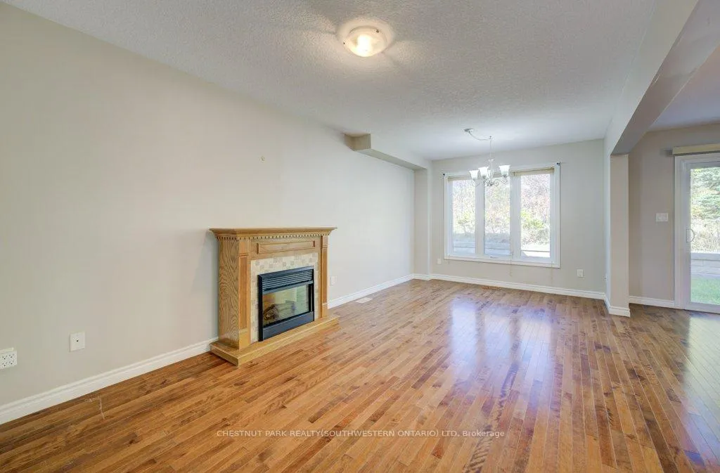 Photo 7 of 404 Tealby Crescent, Waterloo, Colonial Acres — HOMEH