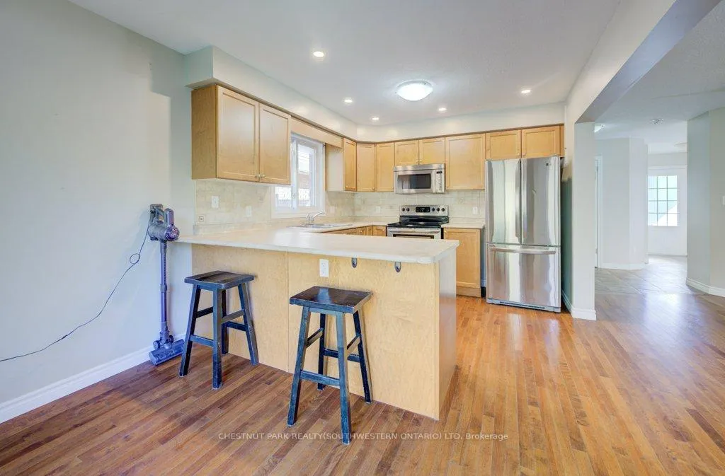 Photo 13 of 404 Tealby Crescent, Waterloo, Colonial Acres — HOMEH
