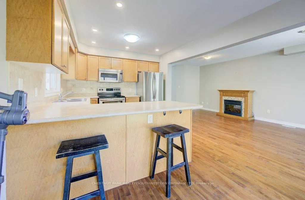 Photo 14 of 404 Tealby Crescent, Waterloo, Colonial Acres — HOMEH