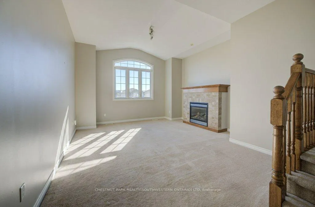 Photo 17 of 404 Tealby Crescent, Waterloo, Colonial Acres — HOMEH