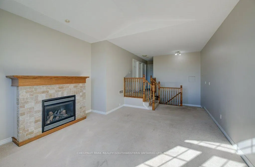 Photo 18 of 404 Tealby Crescent, Waterloo, Colonial Acres — HOMEH
