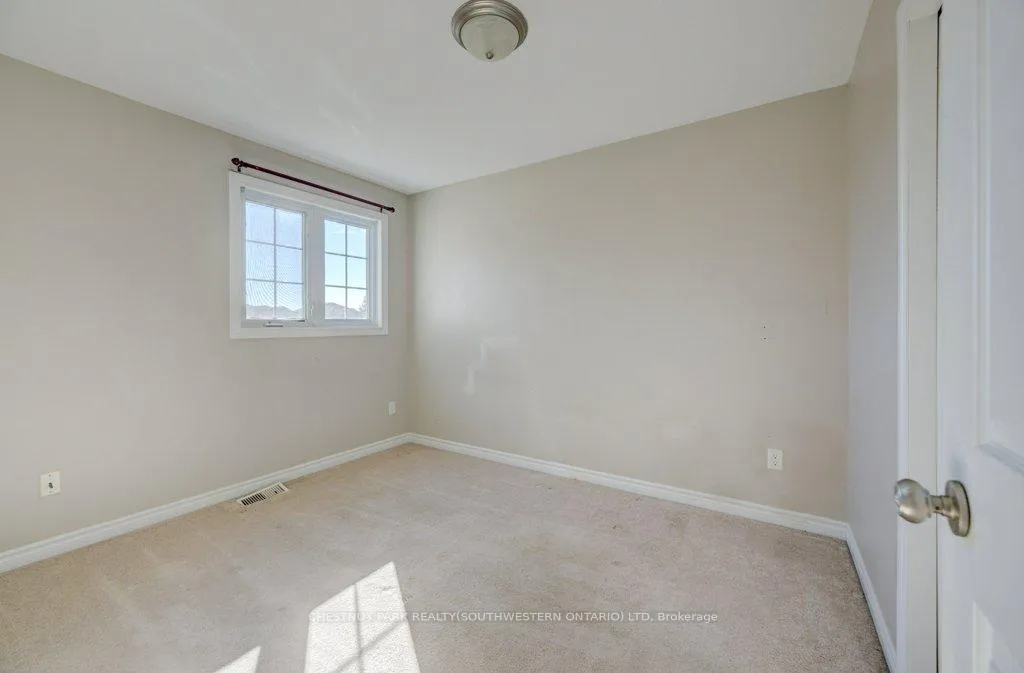 Photo 20 of 404 Tealby Crescent, Waterloo, Colonial Acres — HOMEH