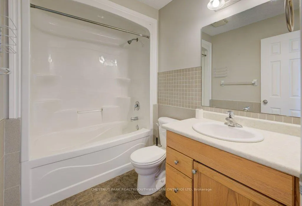 Photo 22 of 404 Tealby Crescent, Waterloo, Colonial Acres — HOMEH