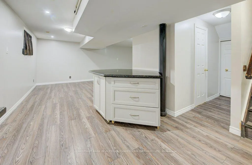 Photo 30 of 404 Tealby Crescent, Waterloo, Colonial Acres — HOMEH