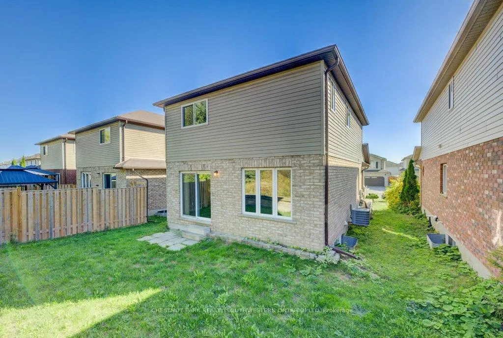 Photo 36 of 404 Tealby Crescent, Waterloo, Colonial Acres — HOMEH