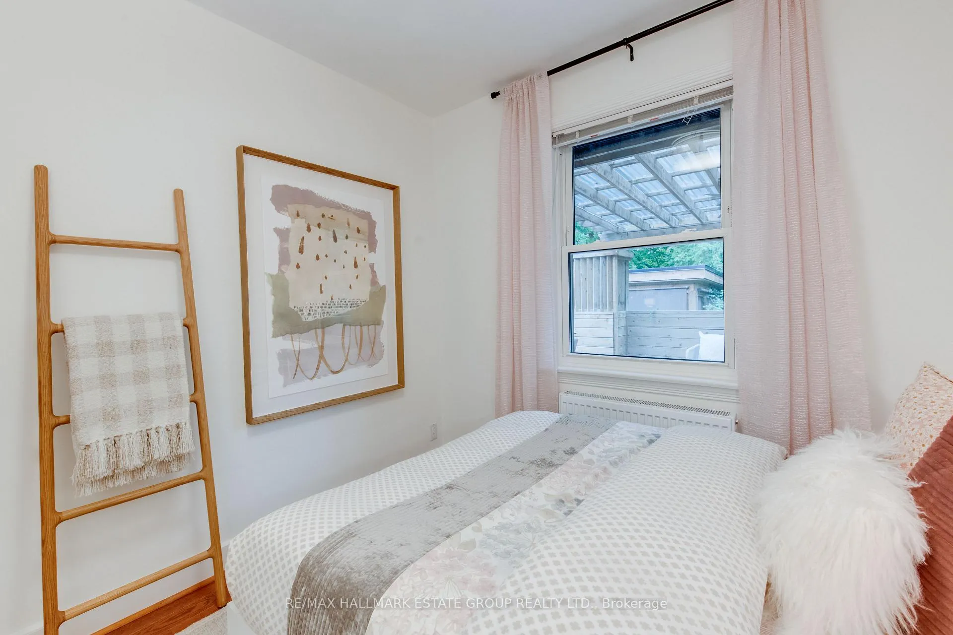 Photo 12 of 25 Flanders Road, Toronto, Humewood-Cedarvale — HOMEH