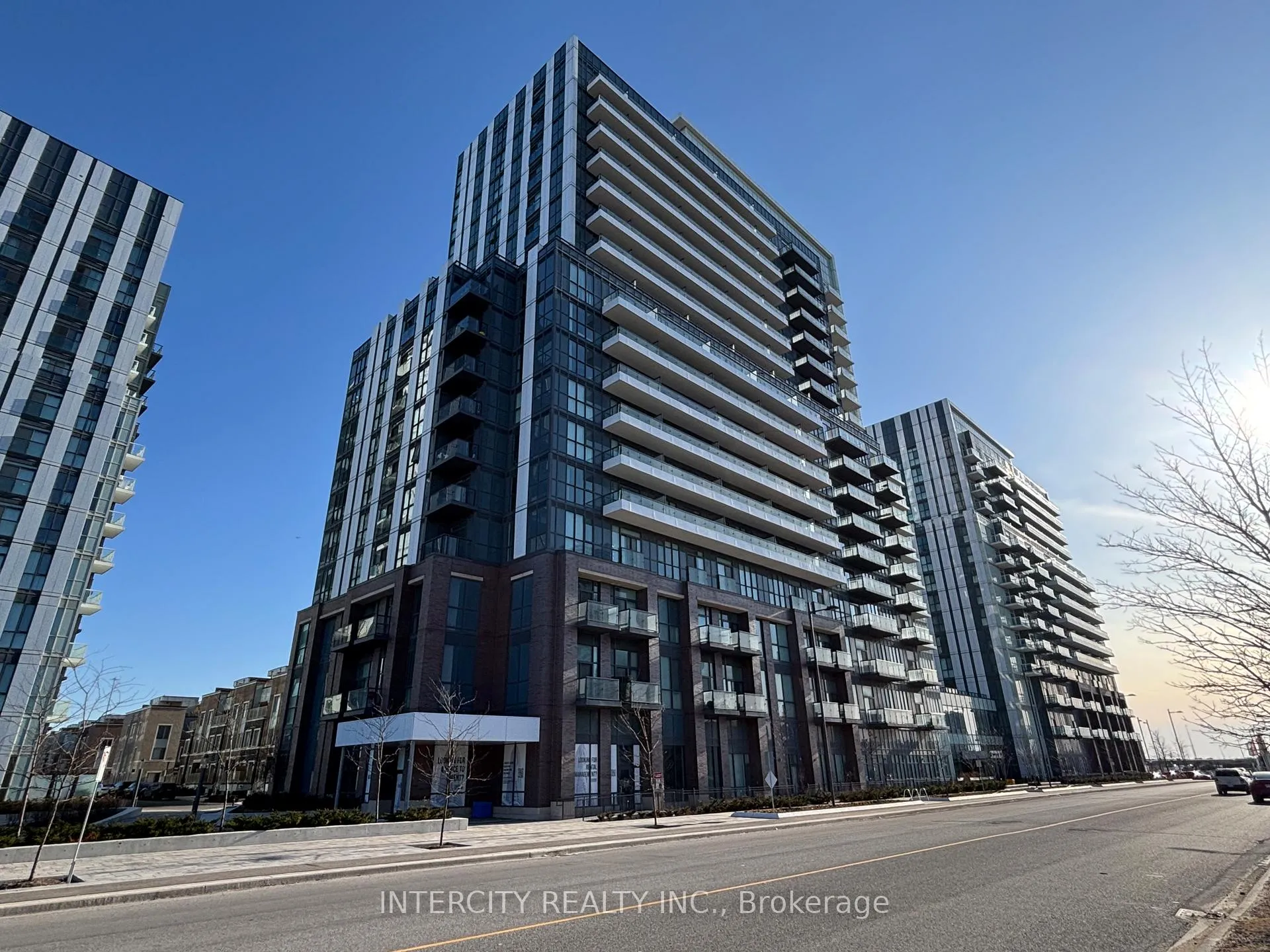 Front of Unit 1215, 10 Honeycrisp Crescent