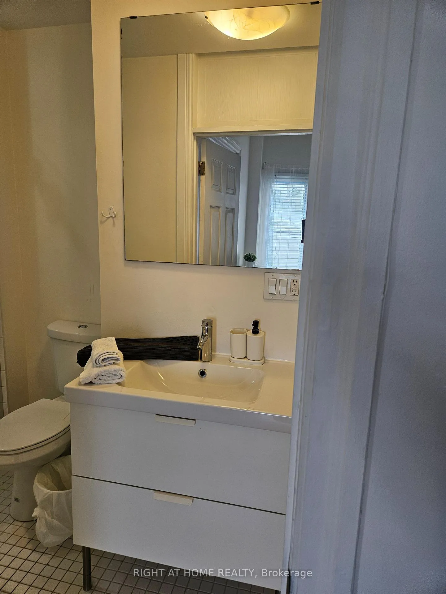 Photo 9 of Unit 2, 199 Catharine Street N, Hamilton, Beasley — HOMEH