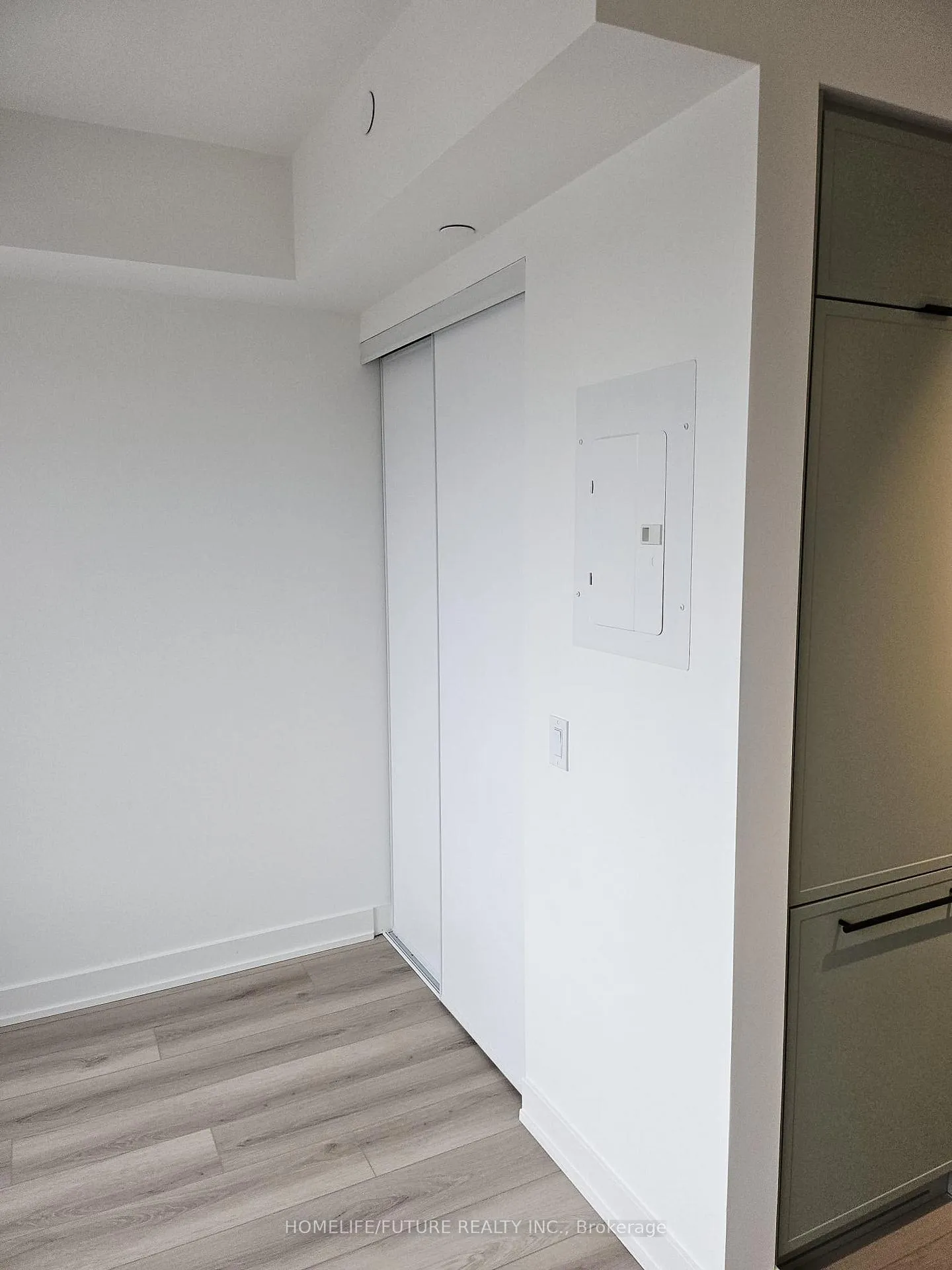 Photo 5 of Unit 207, 5 Lakeview Avenue, Toronto, Trinity-Bellwoods — HOMEH