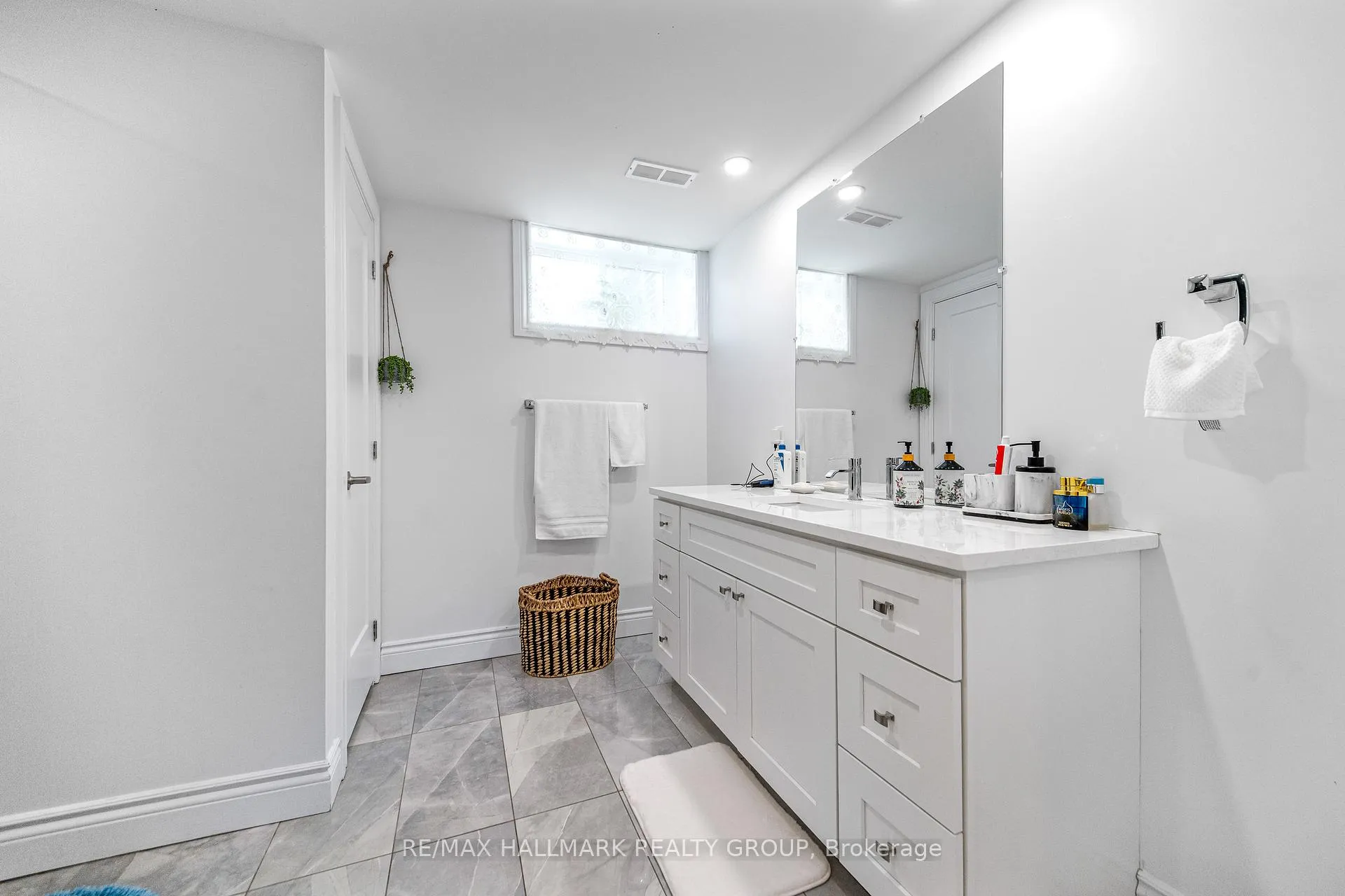 Photo 24 of 1190 Maple Avenue, Ottawa, Manotick Village & Manotick Estates — HOMEH
