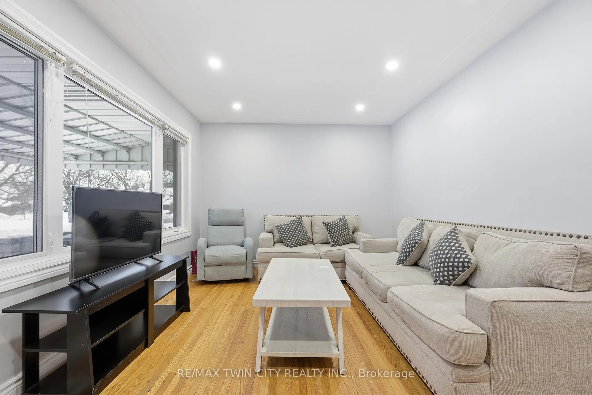 Photo 7 of 18 Harber Avenue, Kitchener — HOMEH