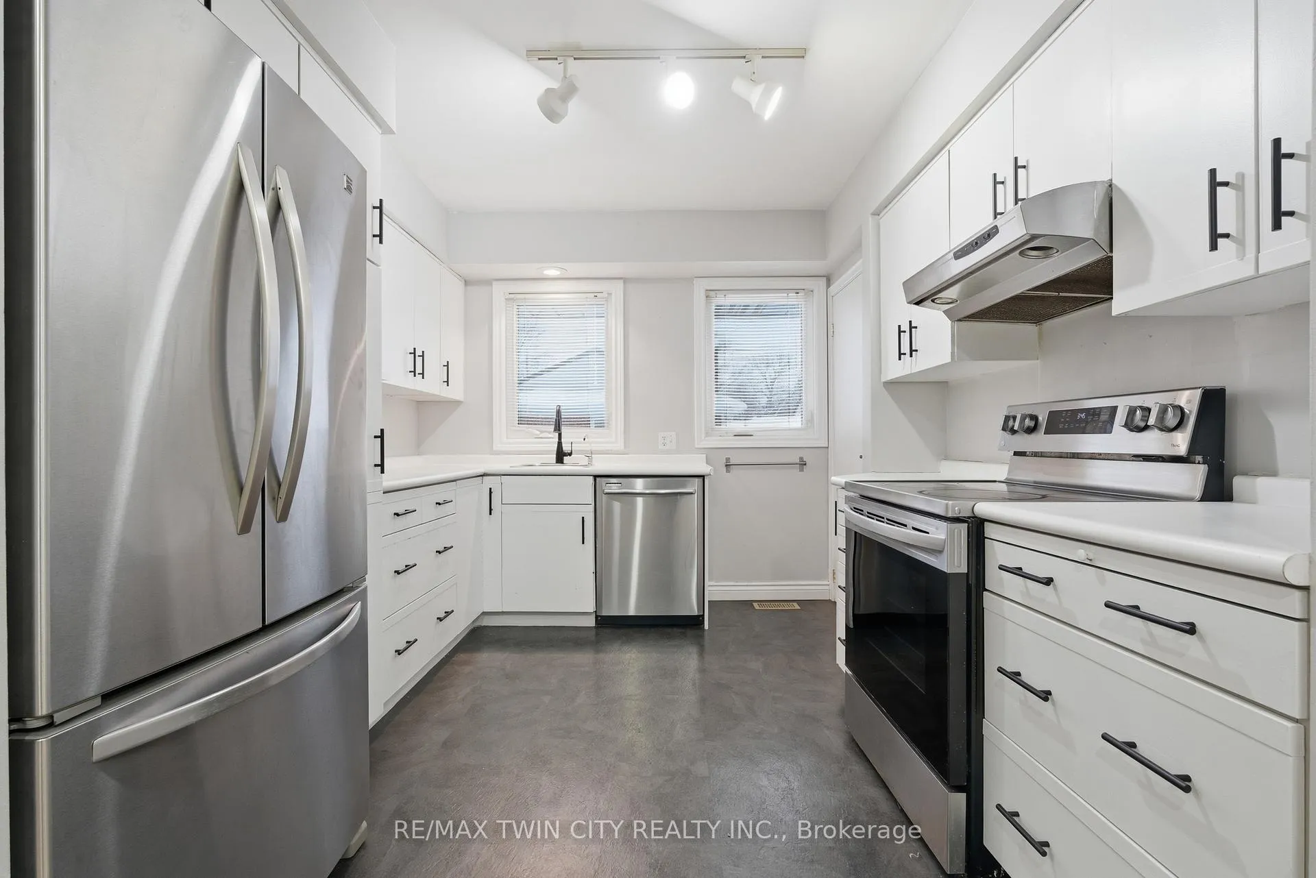 Photo 11 of 18 Harber Avenue, Kitchener — HOMEH