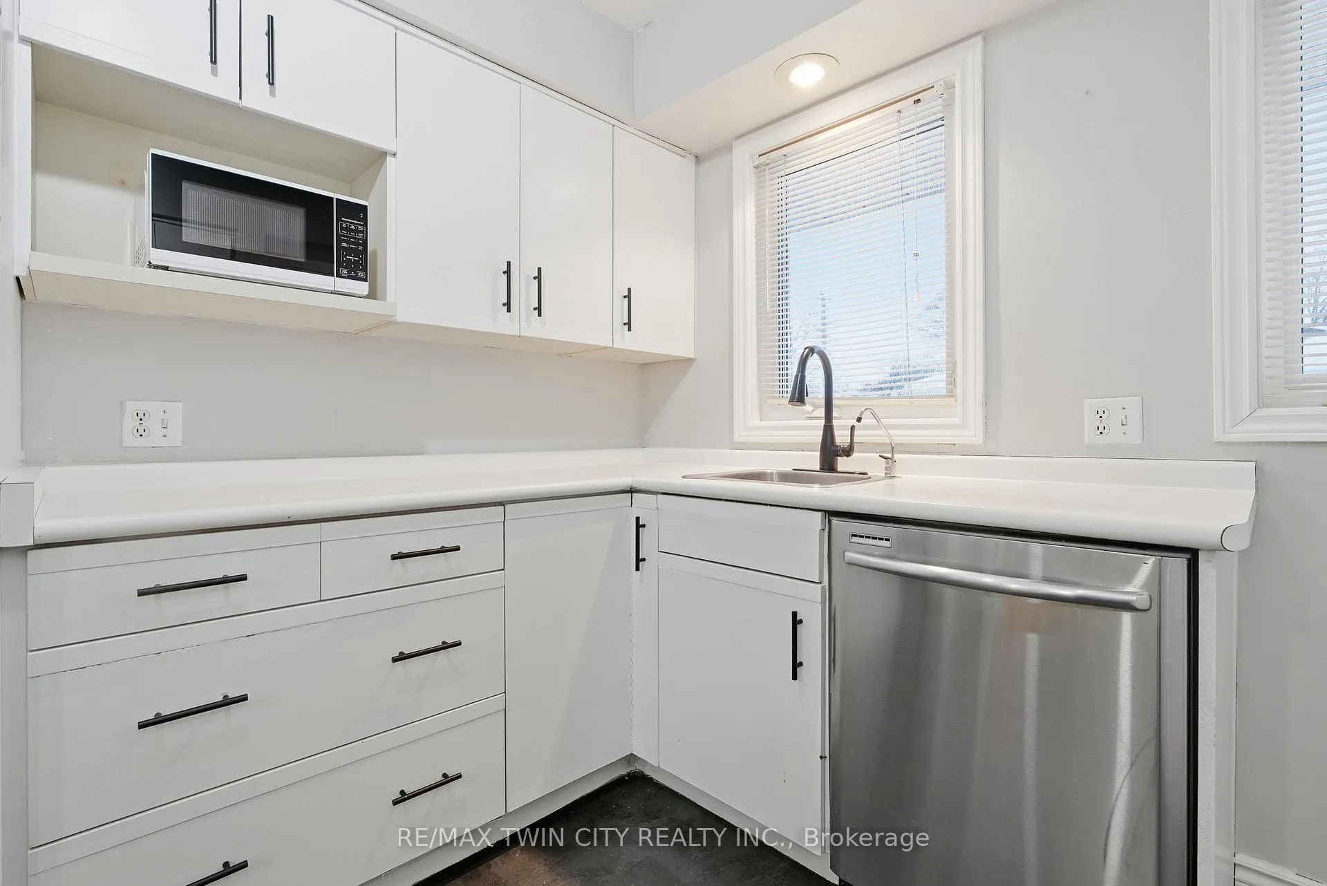 Photo 13 of 18 Harber Avenue, Kitchener — HOMEH