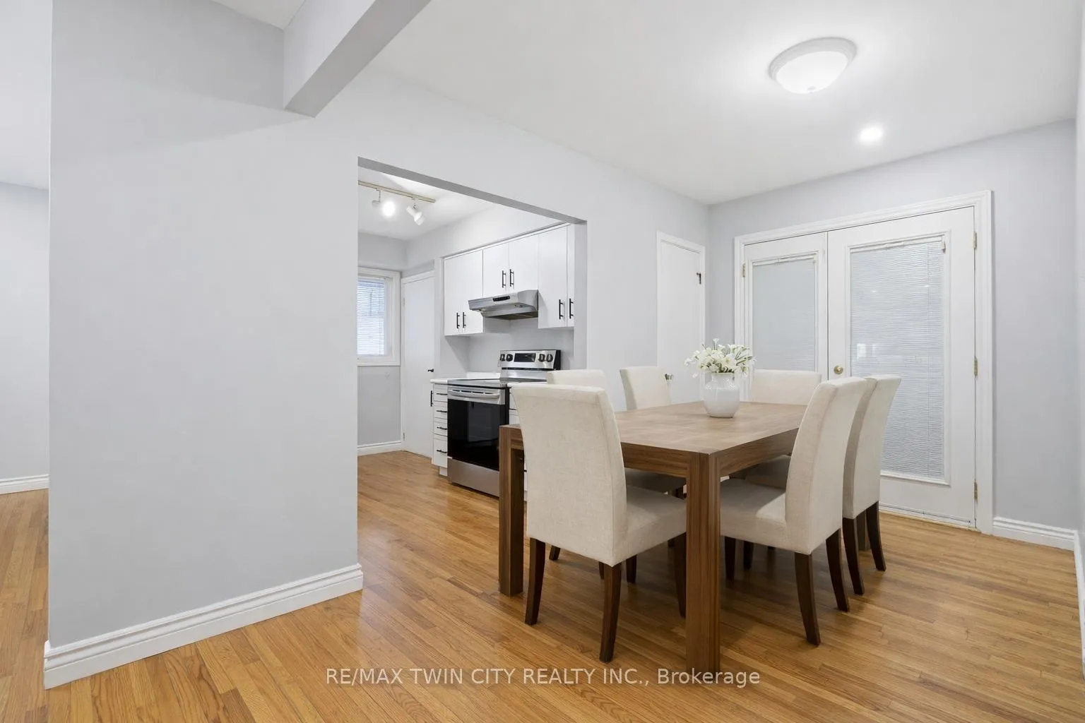 Photo 14 of 18 Harber Avenue, Kitchener — HOMEH
