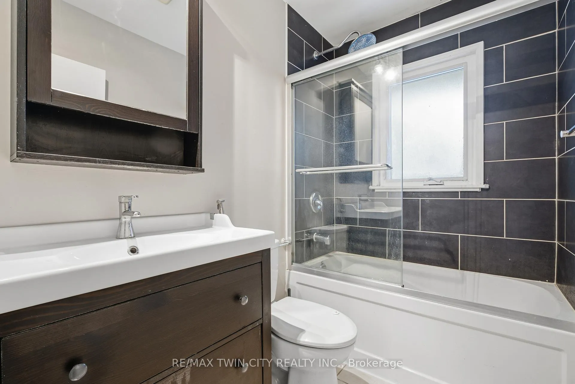 Photo 21 of 18 Harber Avenue, Kitchener — HOMEH