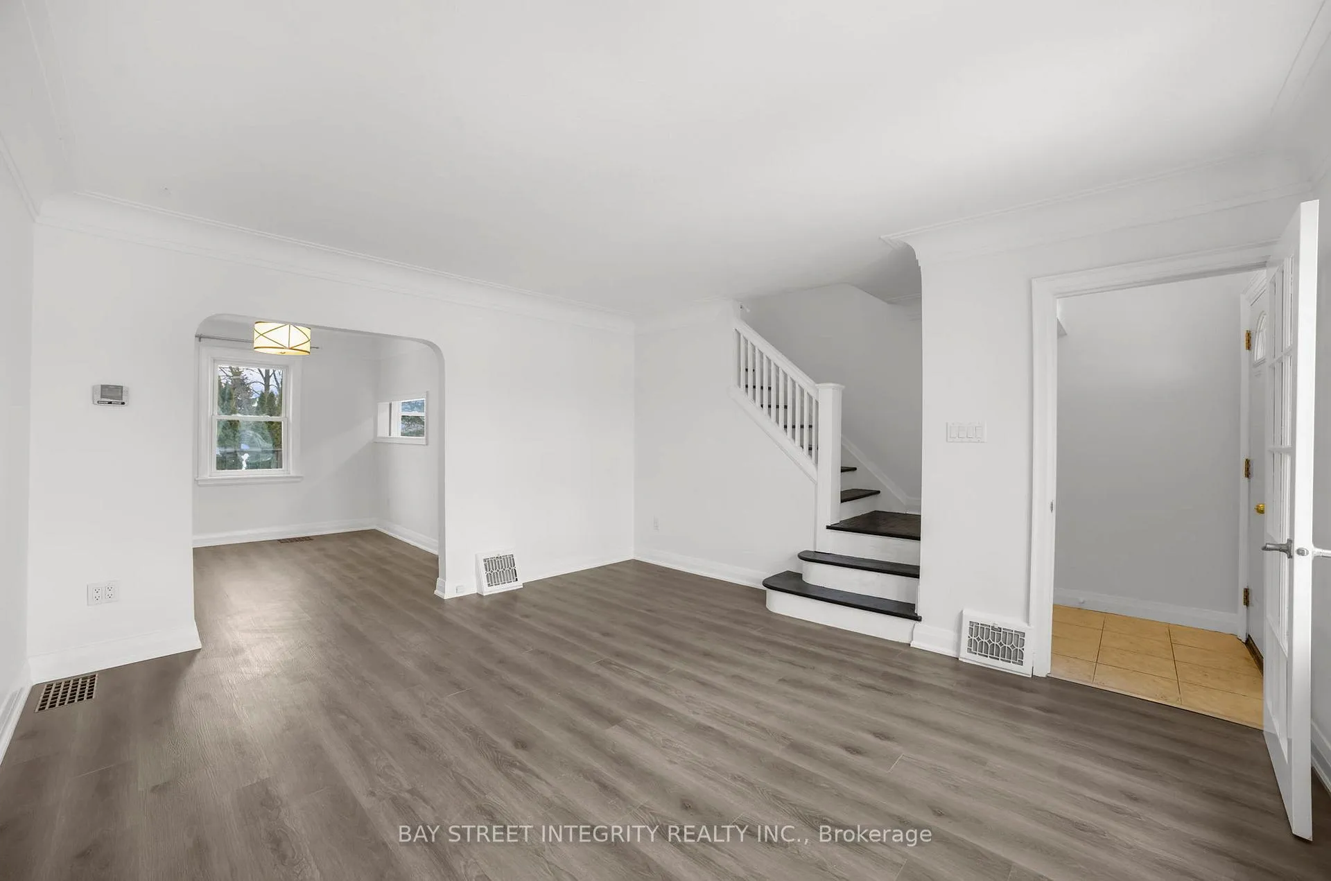 Photo 4 of 53 Paradise Road S, Hamilton, Westdale — HOMEH