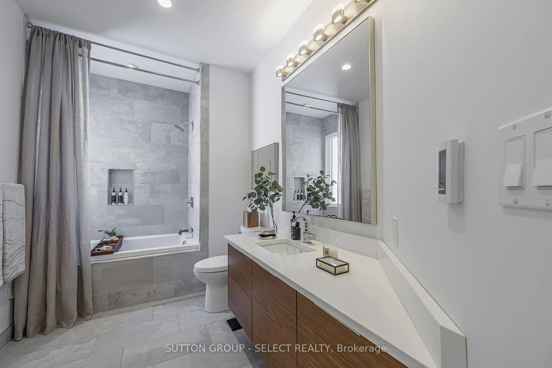 Photo 32 of 12 Parkland Place, Middlesex Centre, Kilworth — HOMEH