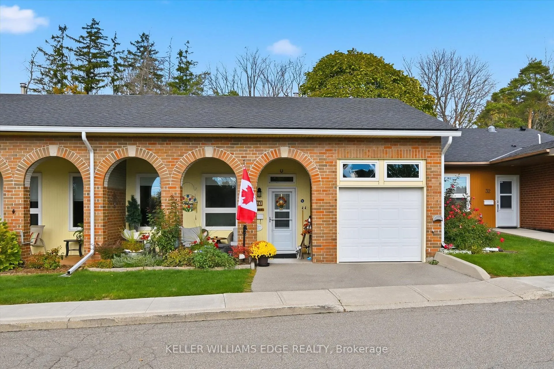 Photo 2 of 34 Cardinal Mindszenty Boulevard, Hamilton, Kennedy — HOMEH
