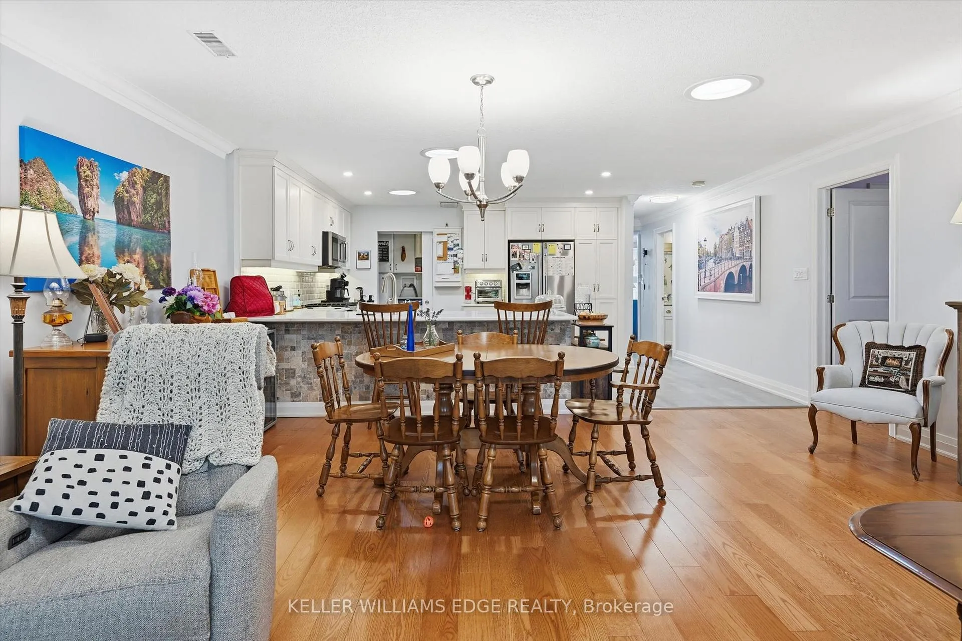 Photo 17 of 34 Cardinal Mindszenty Boulevard, Hamilton, Kennedy — HOMEH