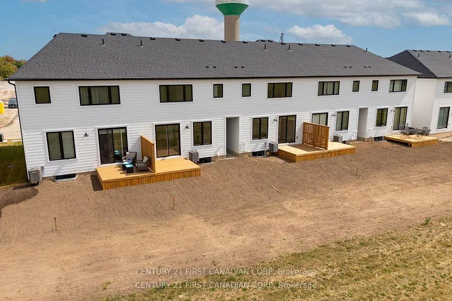 Photo 6 of 147-31(21) Scotts Drive, Lucan Biddulph, Lucan — HOMEH