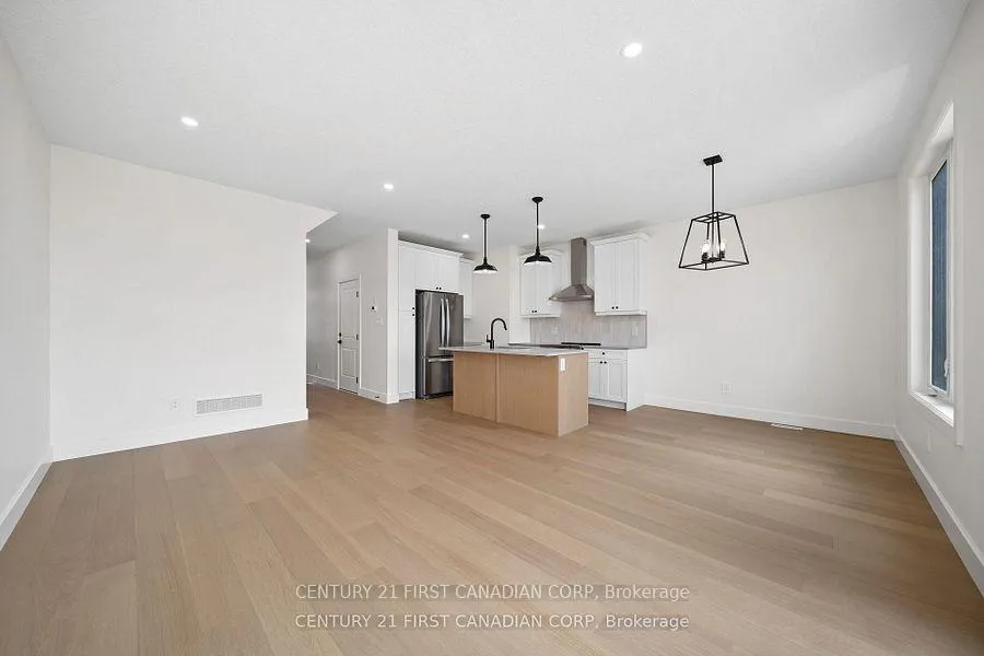 Photo 19 of 147-31(21) Scotts Drive, Lucan Biddulph, Lucan — HOMEH