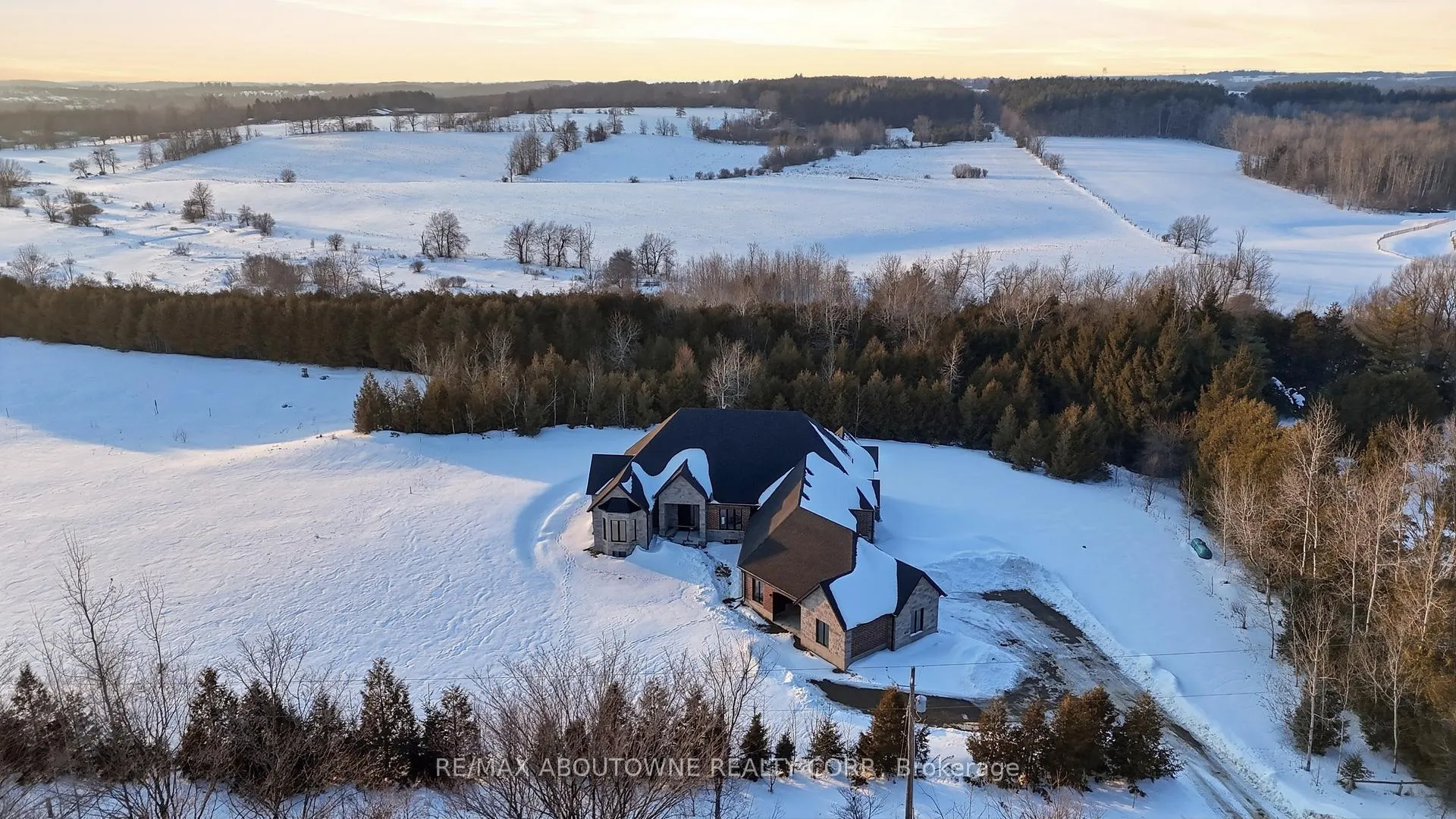 Photo 12 of 9042 Sideroad 10, Erin, Rural Erin — HOMEH
