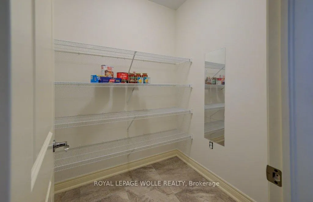 Photo 9 of 6379 Christopher Crescent, Niagara Falls, Forestview — HOMEH