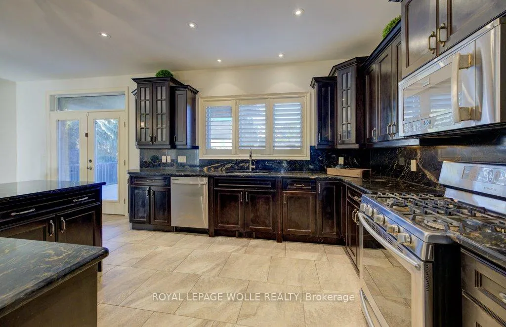 Photo 12 of 6379 Christopher Crescent, Niagara Falls, Forestview — HOMEH