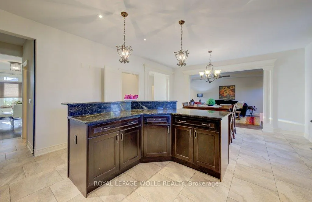 Photo 13 of 6379 Christopher Crescent, Niagara Falls, Forestview — HOMEH