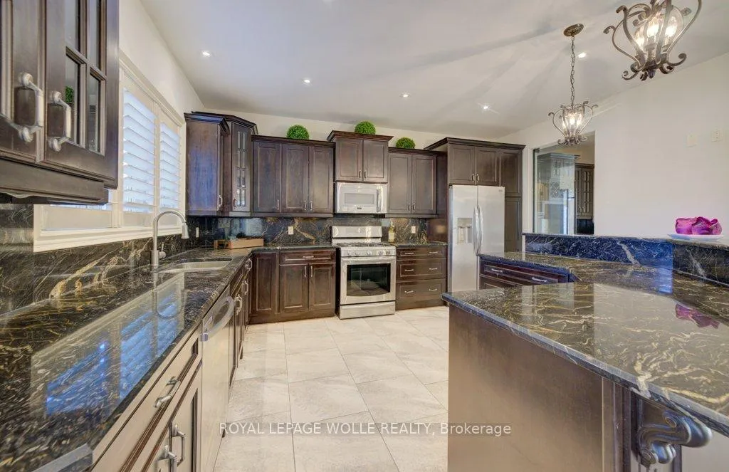 Photo 14 of 6379 Christopher Crescent, Niagara Falls, Forestview — HOMEH