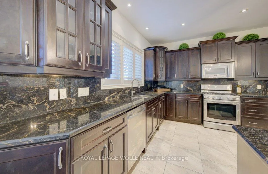 Photo 15 of 6379 Christopher Crescent, Niagara Falls, Forestview — HOMEH