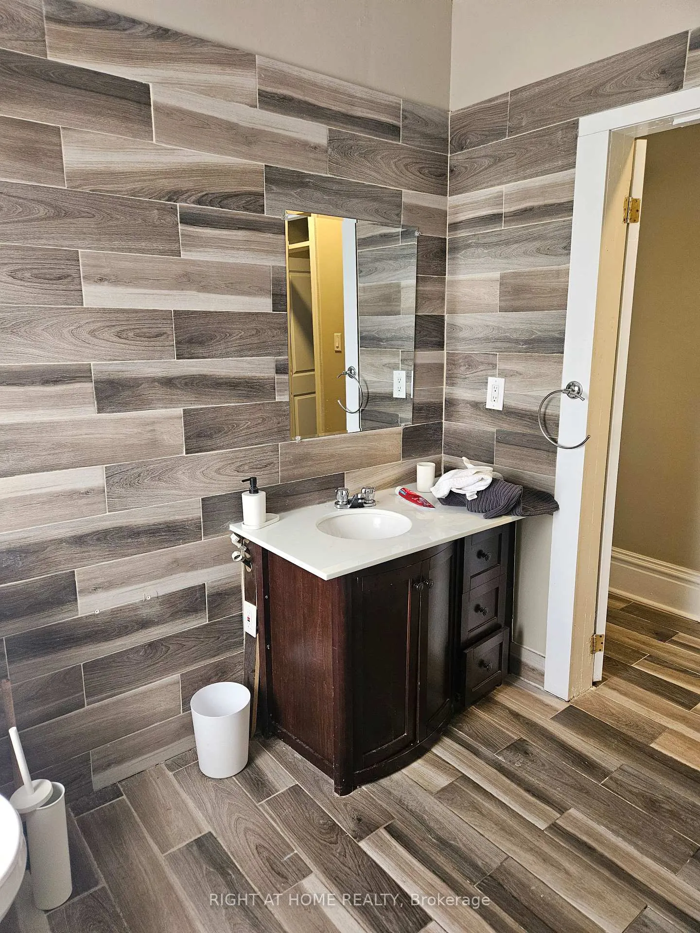 Photo 11 of Unit 3, 199 Catharine Street N, Hamilton, Beasley — HOMEH